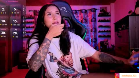 Snapshot of mavis_fuentes chatting on February 4, 11:31 pm Hilary online show from February 4, 11:31 pm