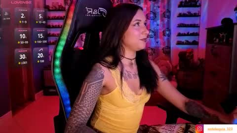 Snapshot of mavis_fuentes chatting on February 11, 9:20 pm Hilary online show from February 11, 9:20 pm