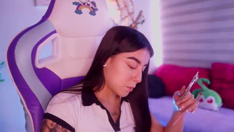 Snapshot of mavy_ chatting on February 13, 7:21 pm MAVY online show from February 13, 7:21 pm