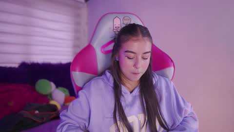 Snapshot of mavy_ chatting on February 16, 10:39 pm MAVY online show from February 16, 10:39 pm