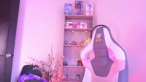 Snapshot of mavy_ chatting on February 27, 7:03 pm MAVY online show from February 27, 7:03 pm