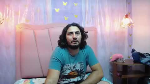 Snapshot of max_2412 chatting on July 15, 9:20 pm Max online show from July 15, 9:20 pm