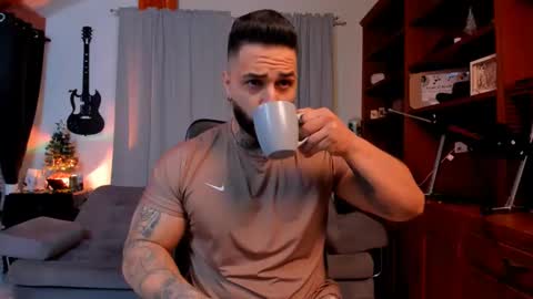 Snapshot of max_dic1 chatting on January 15, 12:47 pm max D. online show from January 15, 12:47 pm