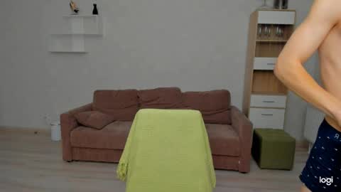 Snapshot of max_foks_ chatting on April 20, 7:00 am max_foks_ online show from April 20, 7:00 am