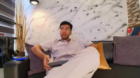 Snapshot of max_hornye chatting on February 16, 6:59 pm Max Hornye online show from February 16, 6:59 pm