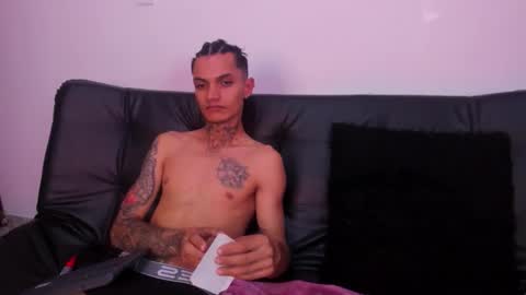Snapshot of max_kaliifa chatting on May 20, 9:10 pm max_kaliifa online show from May 20, 9:10 pm