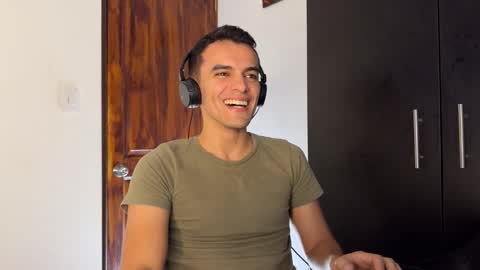 Max Lancaster online show from December 4, 11:57 pm