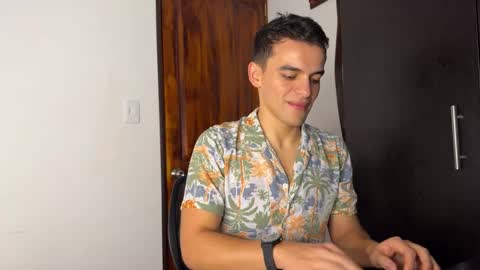 Max Lancaster online show from December 7, 2:09 am