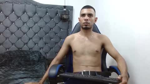 Snapshot of max_milk2 chatting on March 2, 6:59 pm max milk2 online show from March 2, 6:59 pm