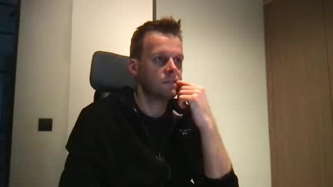 Max take off clothes online show from December 6, 7:43 am