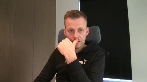 Max take off clothes online show from February 27, 9:32 am