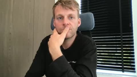 Max take off clothes online show from October 13, 8:47 am