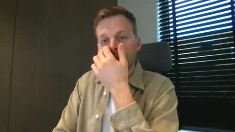 Max take off clothes online show from November 25, 8:03 am