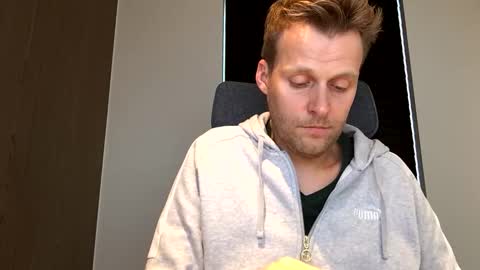 Max take off clothes online show from December 4, 1:09 pm