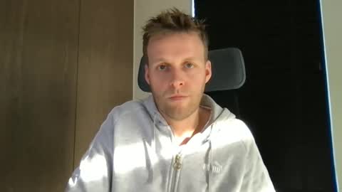 Max take off clothes online show from January 6, 11:47 am