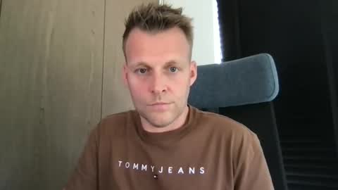 Max take off clothes online show from June 1, 8:38 am