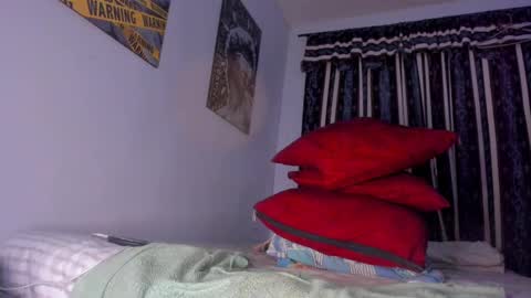 Snapshot of max_val chatting on February 10, 1:33 pm Max online show from February 10, 1:33 pm