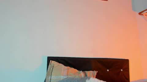 Snapshot of max_valiant chatting on September 22, 3:30 am max online show from September 22, 3:30 am