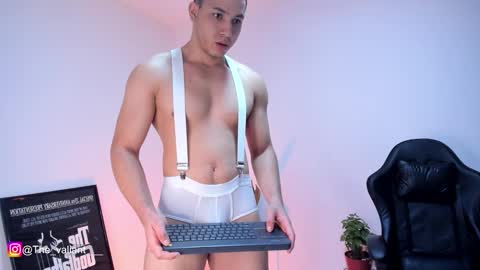 max_valiant1 online show from February 15, 4:42 am