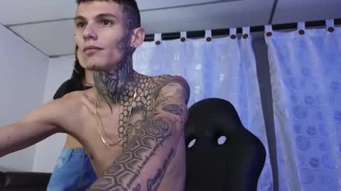 Snapshot of maxandalyn_ chatting on January 7, 1:28 am Max Dalyn online show from January 7, 1:28 am