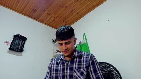 Snapshot of maxbigcock2025 chatting on December 21, 12:16 pm Max online show from December 21, 12:16 pm