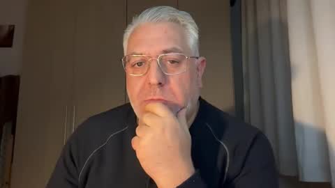 Snapshot of maxbillo chatting on March 28, 11:26 pm maxbillo online show from March 28, 11:26 pm