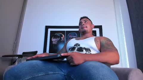 Maxcarther online show from June 1, 9:49 pm
