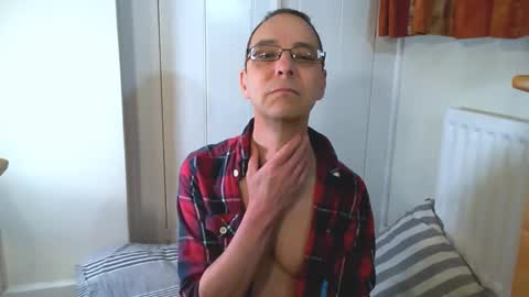 Max Davies online show from March 28, 6:07 pm