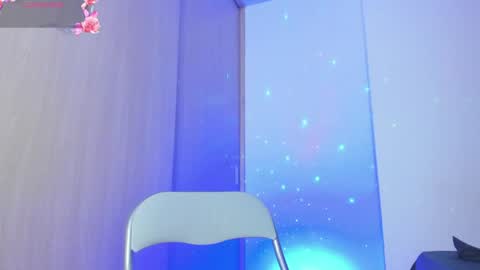 Max  online show from April 14, 3:23 am