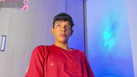 Snapshot of maxfrost1 chatting on April 19, 9:28 pm Max online show from April 19, 9:28 pm