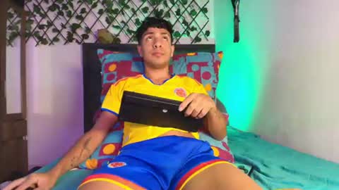 maxi_and_evan online show from June 25, 11:26 am