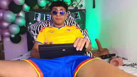 maxi_and_evan online show from July 3, 8:04 pm