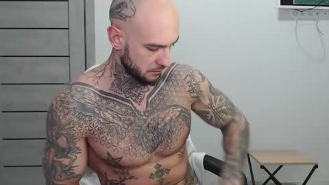 Snapshot of maxi_foxxx chatting on April 28, 4:28 am Maximus Fox online show from April 28, 4:28 am