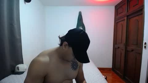 Snapshot of maxi_k01 chatting on November 17, 4:40 am maxi_k01 online show from November 17, 4:40 am