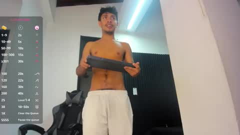 Snapshot of maximiliano_jam chatting on September 23, 3:53 am maxi online show from September 23, 3:53 am