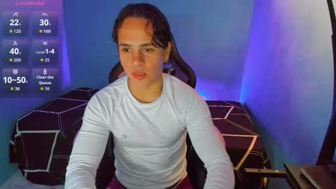 Snapshot of maximiliano_scoott_ chatting on October 14, 6:42 pm maximiliano_scoott_ online show from October 14, 6:42 pm