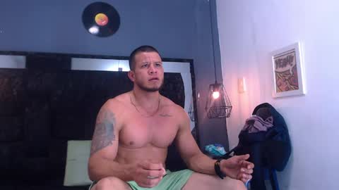 Snapshot of maximiliano_stronge chatting on May 28, 5:32 pm Maximiliano online show from May 28, 5:32 pm