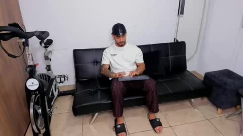 Maximo online show from November 25, 3:17 am