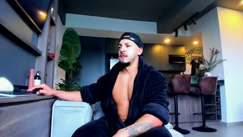 maximo_and_marcelo online show from April 4, 12:02 pm