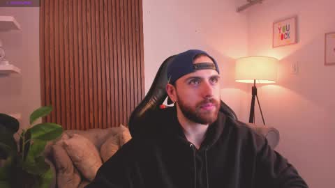 Maximo Wolf online show from April 13, 1:11 am