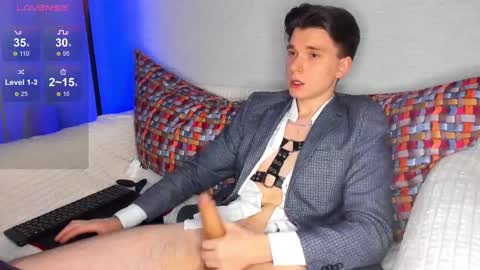 Max online show from February 22, 10:31 pm