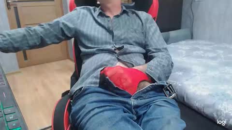 maximus3334 online show from January 9, 9:49 pm