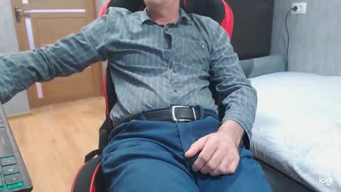 maximus3334 online show from March 25, 11:38 am