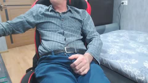 maximus3334 online show from April 12, 8:36 pm