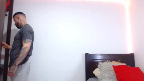 Independent Model online show from February 10, 3:43 am