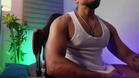 Snapshot of maximusclark chatting on May 2, 10:37 pm Maximus Clark online show from May 2, 10:37 pm