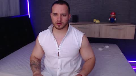 Snapshot of maximussantorini chatting on February 15, 12:51 am maximus online show from February 15, 12:51 am