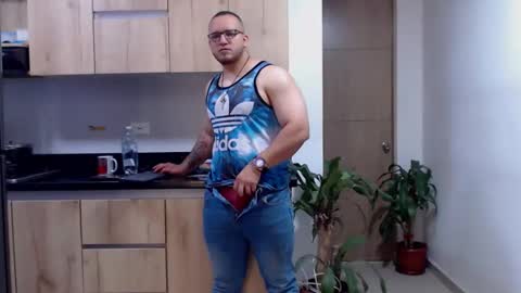 Snapshot of maximussantorini chatting on March 22, 12:58 am maximus online show from March 22, 12:58 am