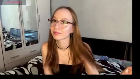 Snapshot of maxine_x chatting on July 4, 7:47 am Max online show from July 4, 7:47 am