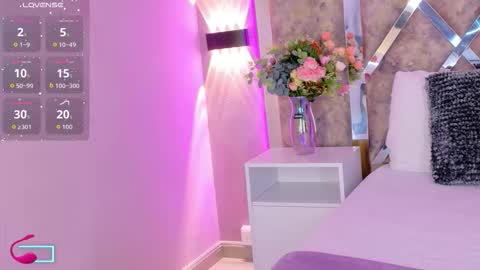 Maxi Rogers online show from December 15, 11:25 am